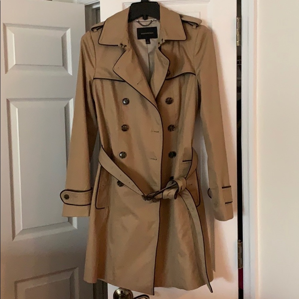 Banana Republic trench coat (like new)